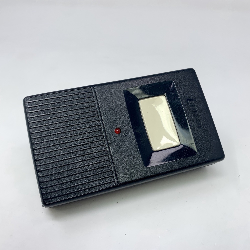 Linear DNT00002A Garage Door Remote 310MHz 1 Button Visor Clip Tested w Battery